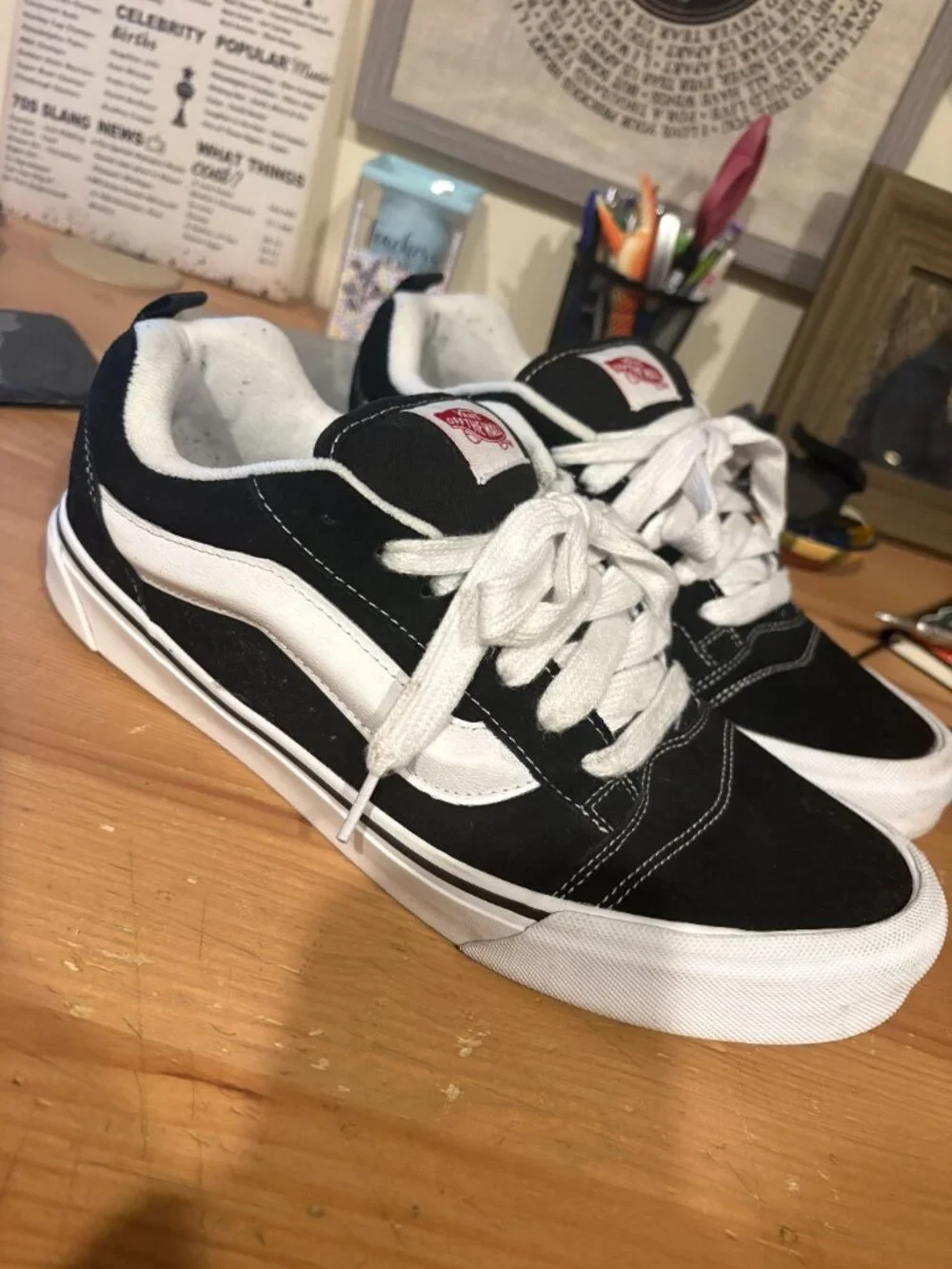 VANS - Knu Skool Black and True White / Retro / Suede